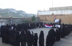 وقفة نسائية بمحافظة حجة تنديدا بجرائم العدوان