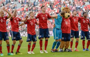 بايرن ميونيخ ينفرد بالصدارة بفوز سهل على ليفركوزن 3-1
