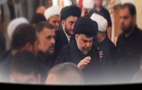 شاهد: مقتدى الصدر يزور منزل السيد السيستاني