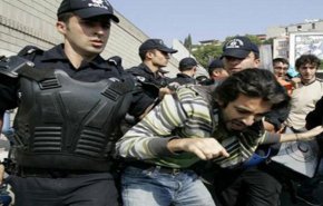 تركيا... اعتقال 61 عسكريا للاشتباه في صلتهم بغولن
