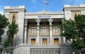 ايران تندد بشدة باعتقال دبلوماسي لها في فرنسا