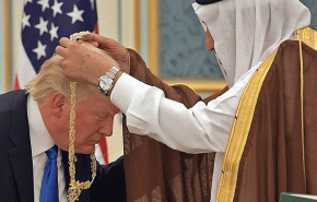 ترامب يهين الملك سلمان مجددا.. نحن نحميك، 