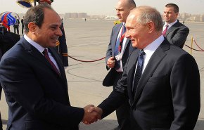 السيسي يناقش وبوتين التعاون العسكري والرحلات السياحية