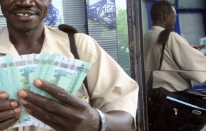الجنيه السوداني يتجاهل الإجراءات الجديدة ويهوي لمستوى تاريخي