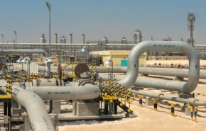 السعودية تبدأ تشغيل خط أنابيب لنقل النفط إلى البحرين