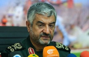 قائد حرس الثورة الاسلامية يعزي بوفاة والدة عماد مغنية