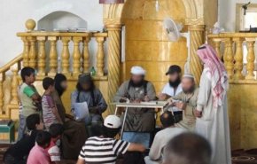 قسد تحوّل أميراً بتنظيم “داعش” إلى معلم مدرسة بالرقة!