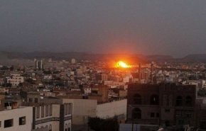 بالفيديو...شهداء في الحديدة باستهداف العدوان لحافلتين في الحديدة 