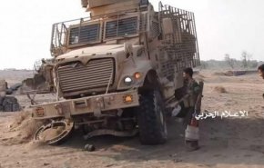 إحراق مدرعة للغزاة والمرتزقة في الساحل الغربي