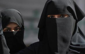 رسميا.. الحكومة الجزائرية تحظر النقاب في أماكن العمل