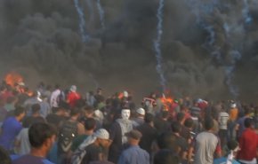 شاهد... عوائل بأكملها تشارك بمسيرات العودة 30 رغم وعيد الاحتلال