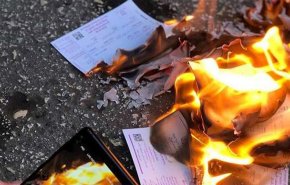 أبناء الجولان السوري يحرقون بطاقات انتخابية إسرائيلية
