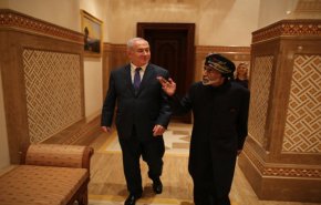 شاهد: هذه ردود فعل العمانيين على زيارة نتانياهو لبلادهم