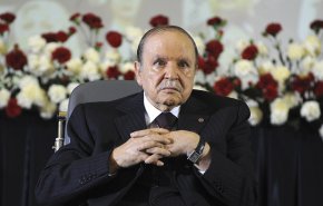 بوتفليقة: مسيرة البناء في الجزائر صدمت بسبب انهيار أسعار النفط
