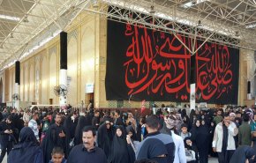 حرم أمير المؤمنين (ع) يشهد جموع الناس للتعزية بوفاة الرسول الأكرم (ص)