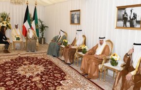 بالفيديو.. أمير الكويت يستقبل نادية مراد الحائزة جائزة نوبل للسلام