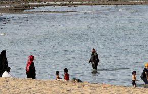 شاهد..القاهرة تعلق على ضرب مواطنة مصرية وطفلها بالكويت 
