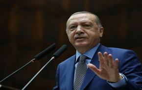 أردوغان هاجم المعحب وممثل مخابرات الرياض صُعِق!