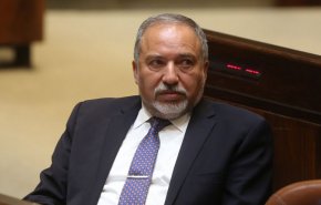فيديو؛ هذه هي الاهانات التي دفعت ليبرمان للإستقالة