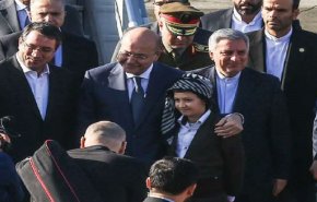 إستقبال طهران لبرهم صالح بالزي الكردي يلفت الأنظار +صور