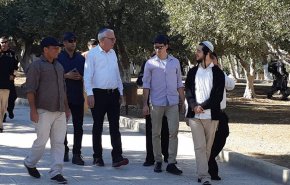 وزير زراعة الإحتلال يتقدم المستوطنين باقتحام الأقصى 