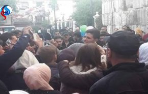 شاهد.. ماذا يفعل نجل الرئيس السوري في دمشق القديمة!