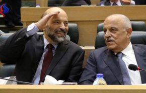 الاردن.. تحديات حكومة الرزاز بعد تمريرها قانون الضريبة