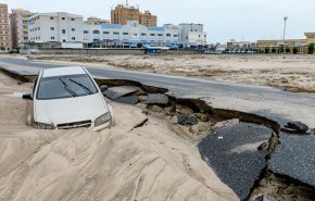 السيول تكشف عن الموت المخبأ في صحراء الكويت