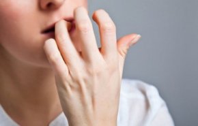 قضم الأظافر يهددك بهذا الالتهاب