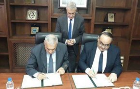 ما هي الاتفاقية التي وقعها وزير الاتصالات قبل تغييره بساعات ؟