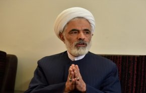 عضو مجمع تشخيص مصلحة النظام يثمّن جهود ظريف في افشال الحظر الامريكي