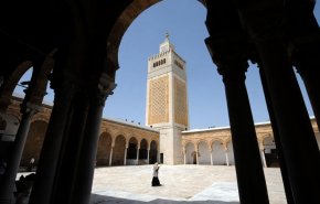 تونس تواجه أكبر أزمة سياسية.. والقطيعة بين الرئيس والنهضة
