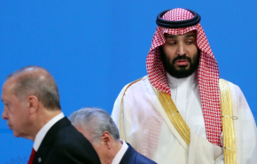 شاهد.. حينما يتسول بن سلمان الاحترام!