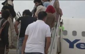 شاهد..غريفيث يشرف على نقل الجرحى للخارج وتوفير ضمانات لوفد صنعاء
