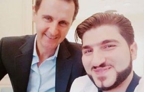 شاهد: الرئيس بشار الأسد في صورة ”سيلفي” جديدة 