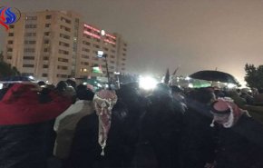 بالصور ..محتجون يجددون مطالبتهم برحيل الحكومة الأردنية