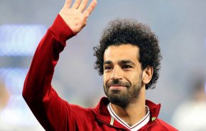 مفاجاة إنسانية من محمد صلاح تدفع زميله في الفريق للبكاء!

