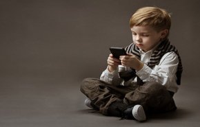 الهواتف الذكية يمكنها تغيير بنية دماغ الأطفال