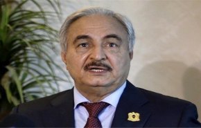 خليفة حفتر يلتقي مسؤولين مصريين في القاهرة