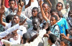 السودان .. الطلاب يتظاهرون احتجاجا على الغلاء