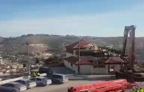 بالفيديو...الفلسطينيون مجبرون على هدم بيوتهم تجنبا لدفع اجرة الجرارات!! 
