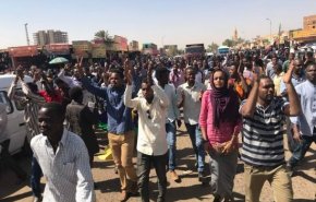 تجدد الاحتجاجات في السودان..الشرطة تطلق غاز مسيل للدموع