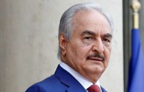 حفتر يطالب الأمم المتحدة بفتح تحقيق بعد ضبط أسلحة في ميناء ليبي
