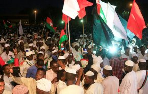 الشرطة السودانية تفرق محتجين بالغاز المسيل للدموع

