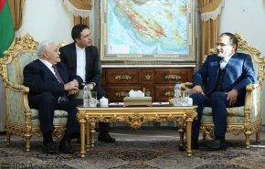 شمخاني: بعض البلدان باعت أمنها إلى دول من خارج المنطقة