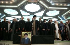 اقامة الصلاة على جثمان آية الله هاشمي شاهرودي