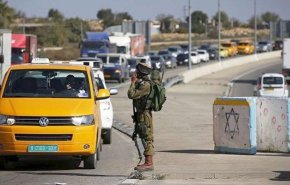 جرح فلسطيني برصاص الإحتلال الإسرائيلي 