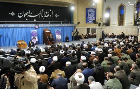 قائد الثورة یقیم مراسم تأبینیة على روح الفقید آیة الله هاشمي شاهرودي