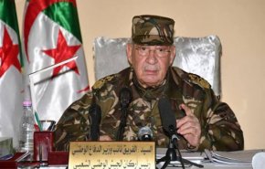 وزارة الدفاع الجزائرية تهدد بملاحقة عسكريين متقاعدين!