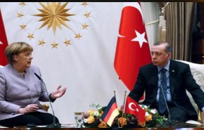 ميركل تدعو أردوغان للرد على الانسحاب الأمريكي من سوريا